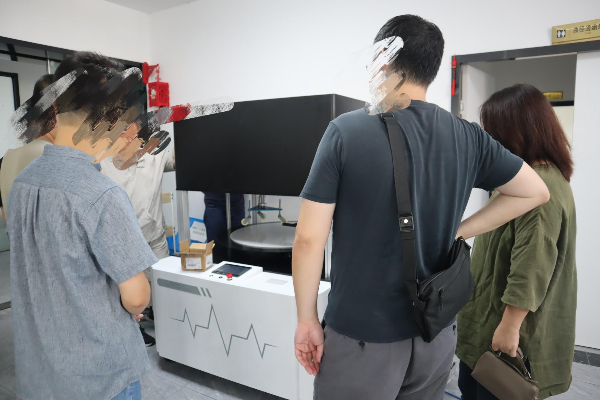 地毯脚轮耐磨试验机：上海徽涛为上海某公司达成战略合作